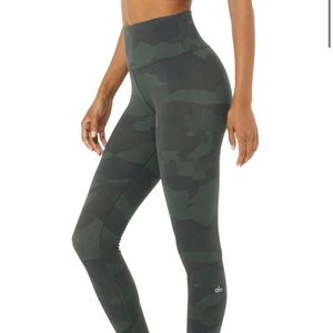 Alo High Waisted “Hunter Camouflage” Leggings, Sz Small